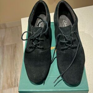 CLARKS Black suede lace up heeled shoes, size US7.5
